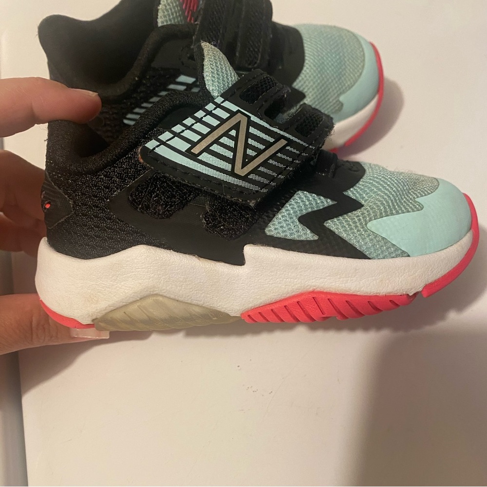New balance toddler size 5.5 tennis shoe